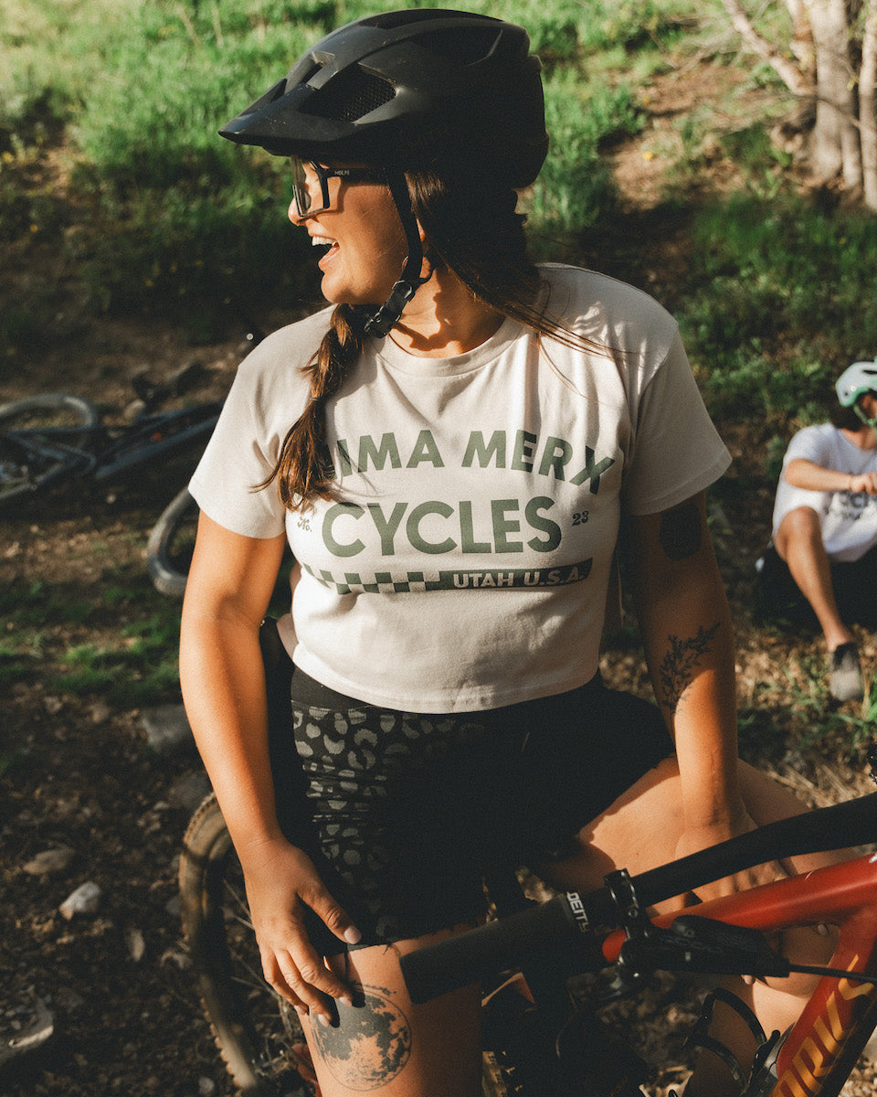 ANIMA MERX CYCLES GRAPHIC CROP-TEE: BONE