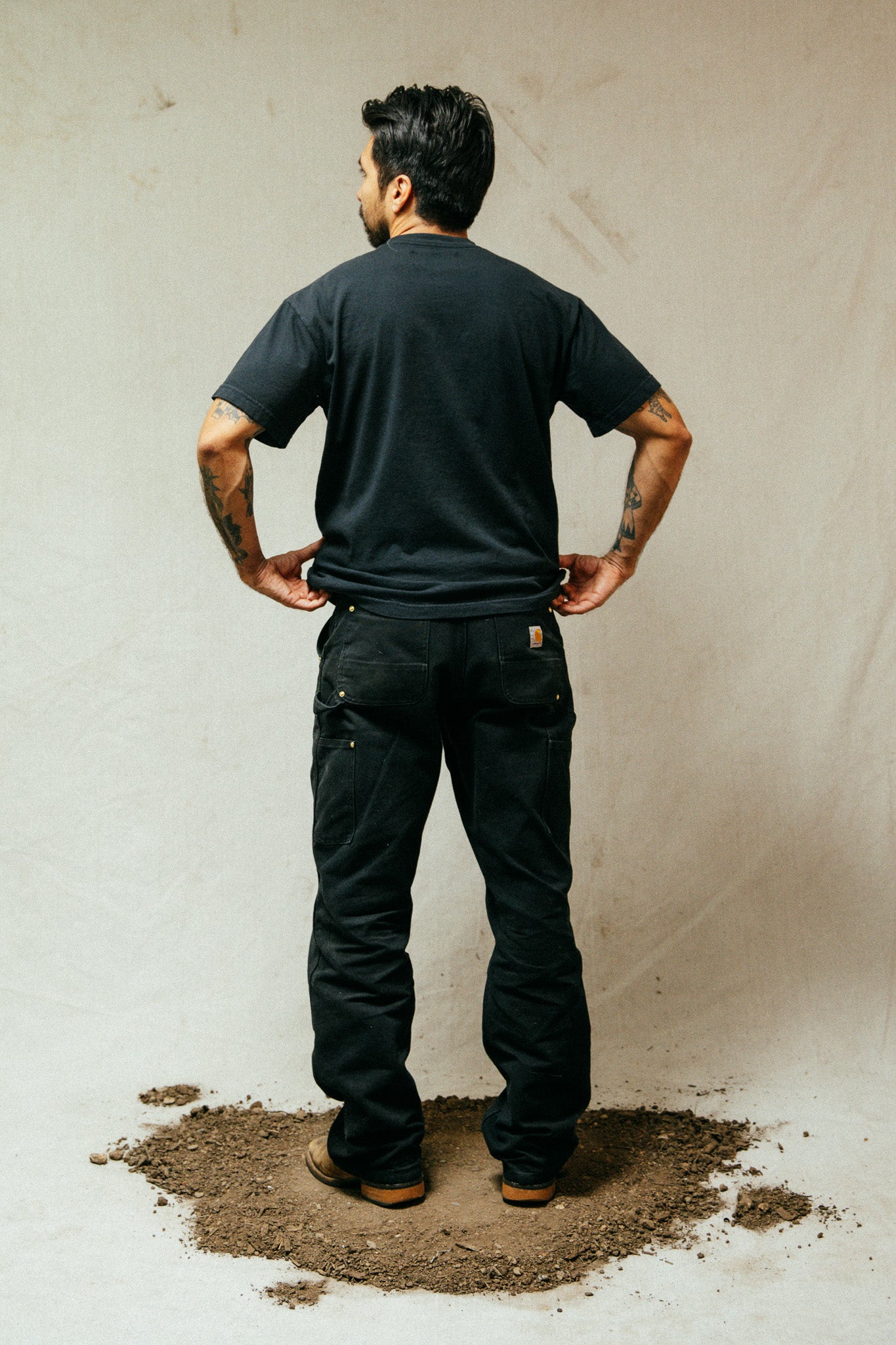 No Strangers Tee: Washed Black